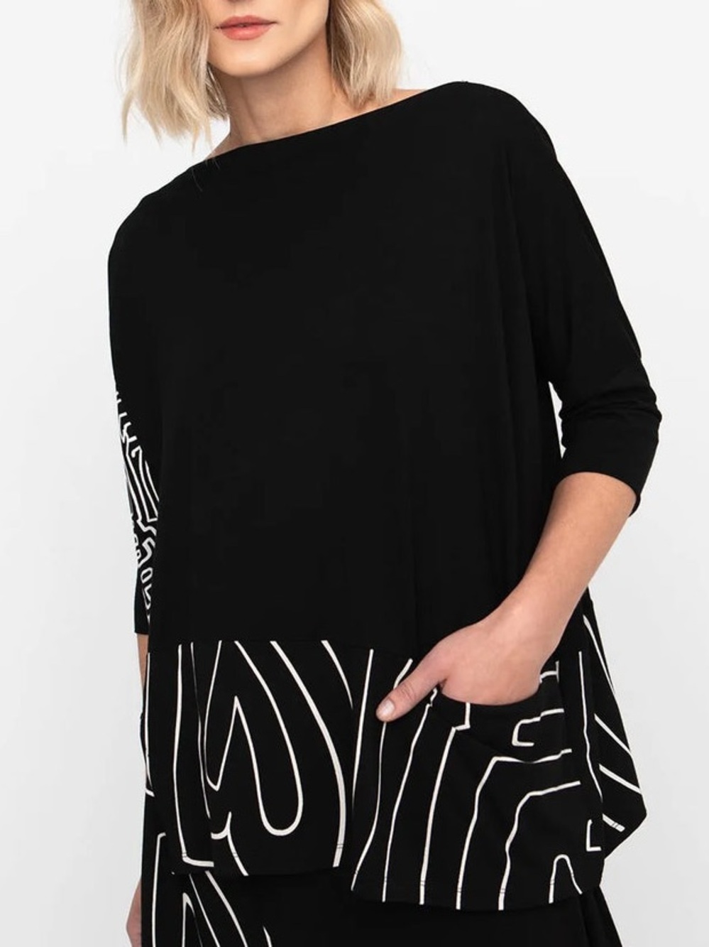 OZAI N KU | Mitos Maze Tee - Made In Greece - Geometric Pattern - Casual Chic